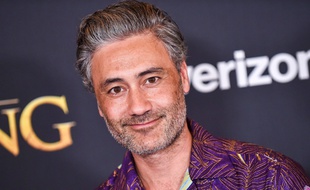 Taika Waititi, ici à la première du «Roi Lion», vient de signer pour «Thor 4».