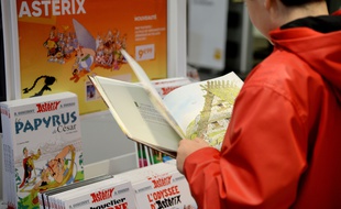 Un stand avec des albums d’Astérix, à Paris le 24 octobre 2019.