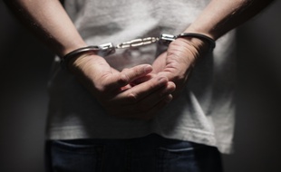 Pour y purger leur peine ou en attente de jugement, 71.000 personnes séjournent actuellement dans une prison française.