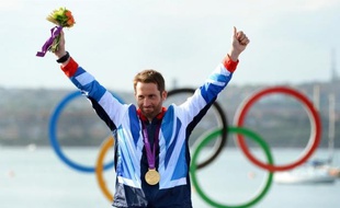 Le Britannique Ben Ainslie, quadruple champion olympique de voile, ne participera pas aux jeux Olympiques de Rio de Janeiro en 2016 et va se consacrer à la Coupe de l'America.