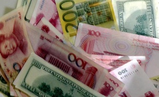 La Chine pourrait pour la première fois autoriser une libre conversion complète de sa monnaie dans une zone franche commerciale qu'elle prévoit d'ouvrir à Shanghai, une réforme audacieuse qui marquerait une ouverture accrue de la deuxième économie mondiale.
