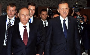 Les présidents turc Recep Tayyip Erdogan (d) et russe Vladimir Poutine, le 3 décembre 2012 à Istanbul