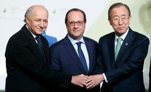 Laurent Fabius, François Hollande et Ban Ki-moon à l'ouverture de la COP21 le 30 novembre 2015 au Bourget