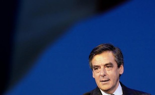 François Fillon a qualifié de "vraie erreur" le choix de François Bayrou de voter à titre personnel pour François Hollande et estimé qu'il s'agissait d'un "choix politique" basé en partie sur une "posture", ajoutant: "en tout cas, c'est décevant".