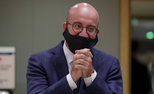 Le président du Conseil européen, Charles Michel, se félicite après l'accord obtenu à Bruxelles le 21 juillet 2020.