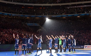 Les Bleus saluent le public du stade Pierre Mauroy