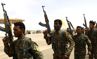 Des membres des Forces démocratiques syriennes (FDS) à Deir Ezzor, en Syrie, le 21 mai 2018.