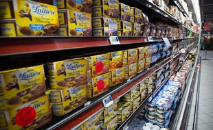 Illustration rayon de produits laitiers dans un Carrefour, le 4 juillet 2013.
