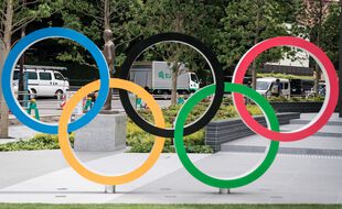 Les anneaux du drapeau des Jeux Olympiques.