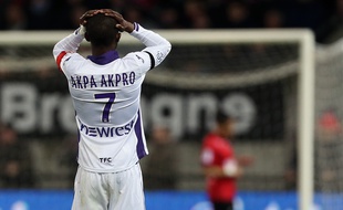 Toulouse et son capitaine Jean-Daniel Akpa Akpro ont chuté en Ligue 1 à Guingamp (2-0), le 21 novembre 2015.