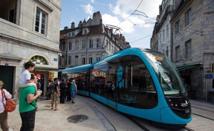 Le tramway de Besançon, inauguré le 30 août 2014