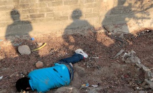 Les corps de 24 personnes ont été découverts dans les Etats mexicains de Michoacan (ouest) et de Guerrero (sud), comptant parmi les Etats les plus touchés par la violence des trafiquants de drogue, ont annoncé samedi les autorités locales.