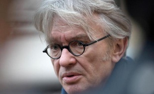 Le numéro un de Force ouvrière, Jean-Claude Mailly, a réclamé dimanche un coup de pouce au Smic d'"au moins un point" à la veille de l'annonce par le gouvernement de la revalorisation du salaire minimum pour 2014.