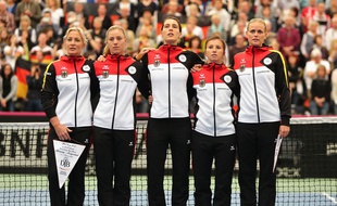 Les joueuses allemandes de Fed Cup durant leur hymne en février 2016.