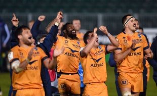 Les joueurs de Montpellier célèbrent leur victoire contre Bath (19-10) en demi-finale du Challenge européen de rugby, le 1er mai 2021.