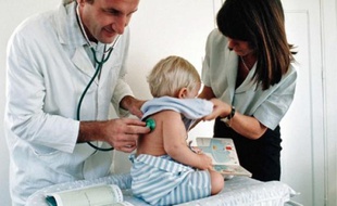 Le médecin traitant peut vacciner ses patients contre la rougeole.