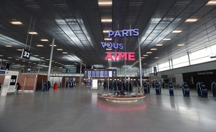 L'aéroport d'Orly, fermé, rouvrira le 26 juin.