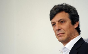 David Assouline, porte-parole du PS, a jugé vendredi "presque comique" que Jean-François Copé (UMP) ait parlé de "manipulation" à propos du changement du calendrier électoral, et lui a recommandé de "cesser d'accuser les autres de ses propres turpitudes".