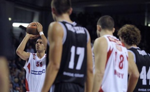 Nancy, grâce à un Nicolas Batum monumental dans les dernières minutes, a remporté une victoire indispensable pour continuer à rêver au Top 16 face à Bilbao 87 à 73 (mi-temps: 38-38), jeudi lors de la 2e journée de l'Euroligue messieurs de basket-ball.
