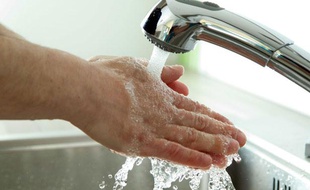Image d'illustration d'un lavage de mains.