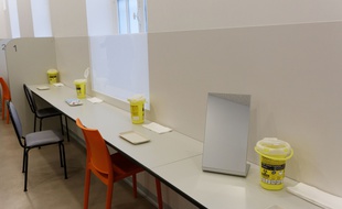 Ouverte il y a trois mois, la salle de consommation à moindre risque accueille près de 200 toxicomanes par jour.