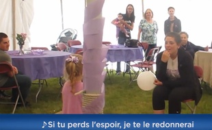 Dans la bouche de McKenna Stanchak, une petite américaine de 4 ans, les paroles d’ «I’m Going To Love You Through it », prennent tout leurs sens.
