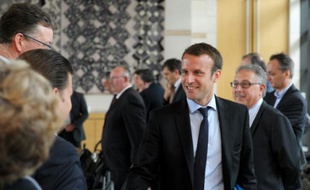 Le ministre de l'Economie Emmanuel Macron avant une réunion avec le Comité stratégique de la filière ferroviaire, au ministère de l'Economie à paris le 20 juillet 2015