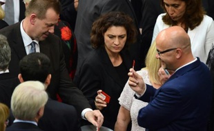 Des députés allemands lors d'un vote sur la Grèce au Bundestag, le 17 juillet 2015