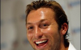 L'Australien Ian Thorpe, considéré comme l'un des plus grands nageurs de tous les temps, a annoncé mardi qu'il arrêtait la compétition, à seulement 24 ans.