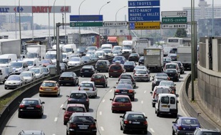 L'association 40 millions d'automobilistes dénonce mercredi dans un communiqué les conséquences sociales sur les personnes les plus modestes de la classification publiée mardi au Journal Officiel des automobiles anciennes qui pourraient se voir restreindre les accès au centre ville dans certaines villes tests