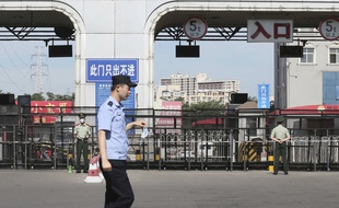 Le marché de Xinfadi a été fermé lundi 15 juin 2020 en raison du coronavirus à Pékin, en Chine.