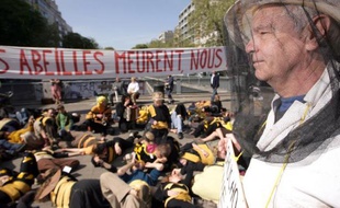 Deux grands groupes d'agrochimie, le suisse Syngenta et l'allemand Bayer ont décidé de ne pas rester les bras croisés devant l'interdiction par l'UE de certains de leurs produits chimiques utilisés dans les pesticides et semences, qui sont accusés de tuer les abeilles.