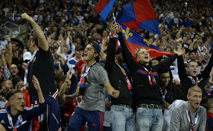 Les supporters lyonnais, ici lors du 113e derby de l'histoire, dimanche au Parc OL.