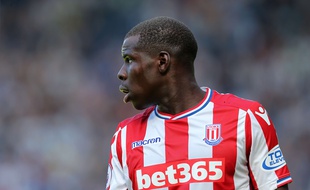 Kurt Zouma, ici sous le maillot de Stoke City, a été appelé en équipe de France pour pallier le forfait de Raphaël Varane, le 27 août 2017.