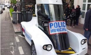 L'Iris Viséo est un nouveau véhicule de police en ce moment en test au sein de la police municipale de Puteaux.