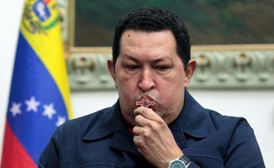 Les traitements que reçoit le président Hugo Chavez, hospitalisé à Cuba depuis plus de deux mois pour un cancer, sont "extrêmement complexes et difficiles ", a déclaré mercredi à Caracas le vice-président vénézuélien Nicolas Maduro.