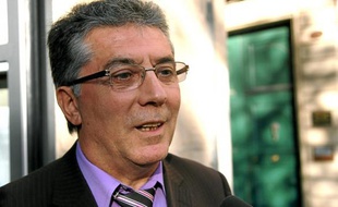 Exclu du PS, Robert Navarro est mandataire de François Hollande pour les primaires du parti.