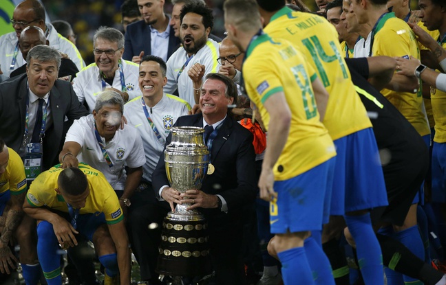 Le Brésil remporte sa 9e Copa América et les joueurs fêtent ça avec Jair Bolsonaro