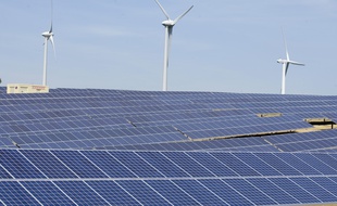Fin du chantier d'un gigantesque parc photovoltaïque et d'un parc d'éoliennes en Haute-Garonne.