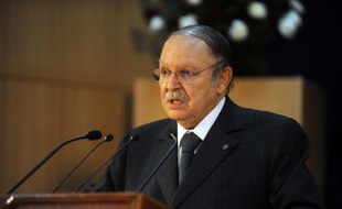Le président algérien Abdelaziz Bouteflika est sorti de sa réserve cette semaine pour défendre ses réformes politiques, sévèrement critiquées par l'opposition et une partie de son propre camp à l'Assemblée nationale.
