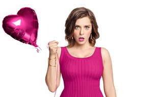 Rachel Bloom va devenir votre «Crazy Ex-Girlfriend» le dimanche soir sur Téva