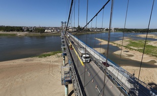 Le pont d'Ancenis en travaux.