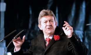 Le candidat du Front de gauche, Jean-Luc Mélenchon, a discouru dimanche à Pau devant plusieurs milliers de personnes, avant d'estimer auprès de la presse que "les lignes vont bouger de manière inouïe" lors de la dernière semaine de campagne.