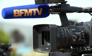 Caméra et micro de la chaîne d'information BFMTV crée le 28 novembre 2015 au lancement de la TNT.