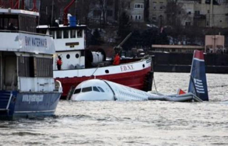 Avion Qui Se Pose Sur L Eau New York Un oiseau contre un avion: ce n'est pas toujours l'avion qui gagne