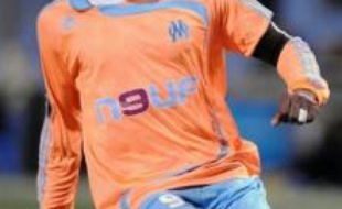 Marseille a conservé toutes ses chances de qualification pour les quarts de finale de la Coupe de l'UEFA en battant jeudi le Zenit Saint-Pétersbourg (3-1), tandis que le Bayern Munich, grand favori de l'épreuve, a pulvérisé Anderlecht (5-0), avec un dernier but signé Ribéry.