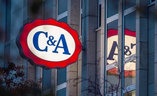 Le logo des magasins C&A (image d'illustration).