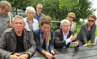 Les élus écologistes nantais Jean-Paul Huard, Catherine Choquet, Pascale Chiron, Ronan Dantec,Cécile Bir et Julie Laernoes.