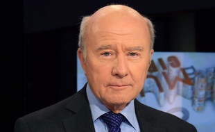 Le journaliste Olivier Mazerolle, en 2013, sur un plateau de la chaîne Public Sénat.