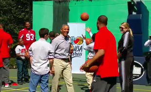 Barack Obama avec Paul Pierce, le 6 avril 2015